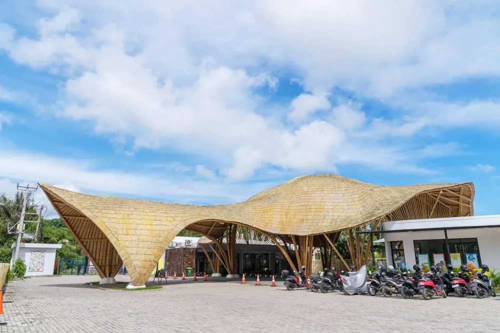 Exterior view of Manta Hall, highlighting its architectural design and purpose as a learning space.